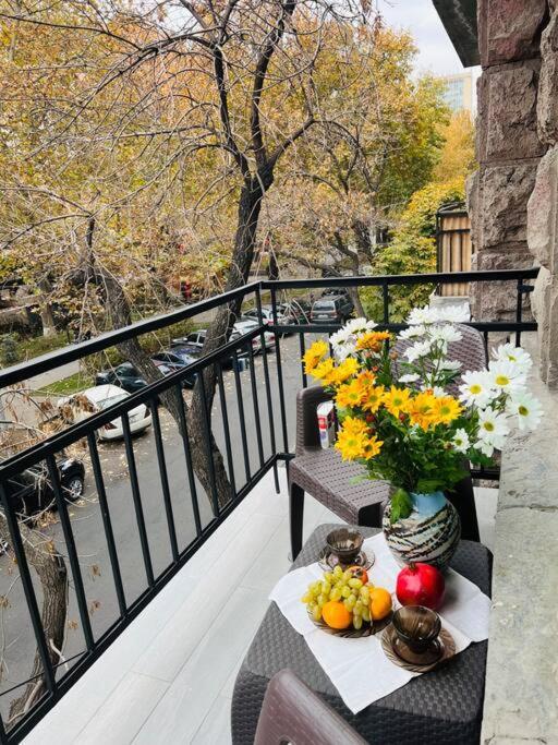 Spacious 2 Bedrooms In The Center Of Ereván Exterior foto
