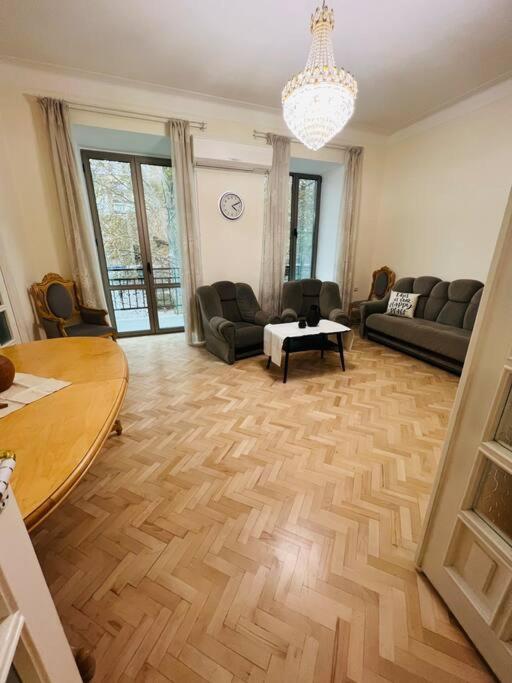 Spacious 2 Bedrooms In The Center Of Ereván Exterior foto