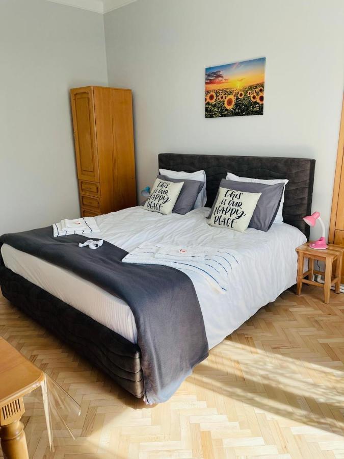 Spacious 2 Bedrooms In The Center Of Ereván Exterior foto